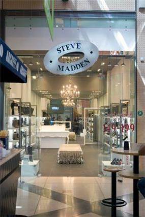 חנות STEVE MADDEN קניון שבעת הכוכבים בעיצובו של אמיר שלח