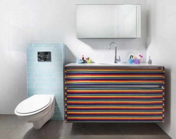חדר אמבטיה מיוחד עם צבעוניות מדליקה, מיטל צימבר