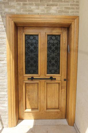 דלת כניסה מרשימה בבית בהוד השרון, מיטל צימבר