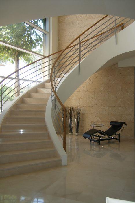 עיצוב מדרגות  לולייניות - ויקטוריה גוטמן, אדריכלית