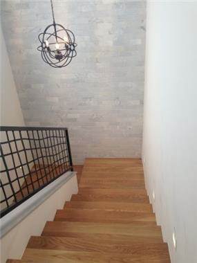 מדרגות עץ, ענבר מנגד - תכנון ועיצוב פנים