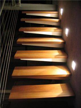מדרגות תלויות - חכם בן-צבי אדריכלים
