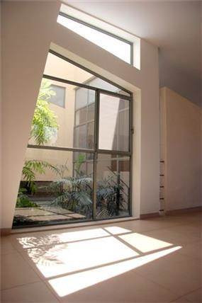 חלון מעוצב - ארזה בן אור, אדריכלות ביו קלימטית