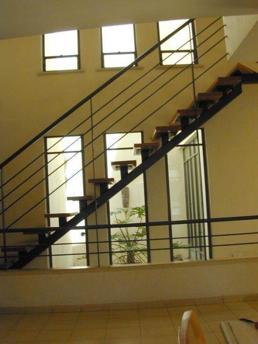 פאטיו וחדר מדרגות, בית פרטי, רמת השרון - ארזה בן אור, אדריכלות ביו קלימטית