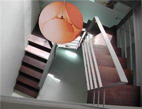 חדר מדרגות, דופלקס, רמת אביב - גיל-מור:: סגלשטיין אדריכלות ועיצוב פנים