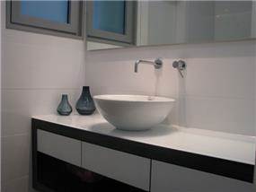 חדר אמבטיה בעיצוב גיא עזריאלי