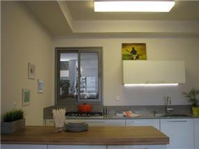 דירה ברח' משה סנה, אם המושבות, פ''ת. עיצוב מטבחים - סטודיו פרטים. צילום: לינור קמפאנו.