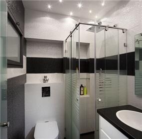 חדר רחצה מודרני המשלב צבעי שחור ולבן כנגטיב.עיצוב יוסי שאול YS-DESIGB