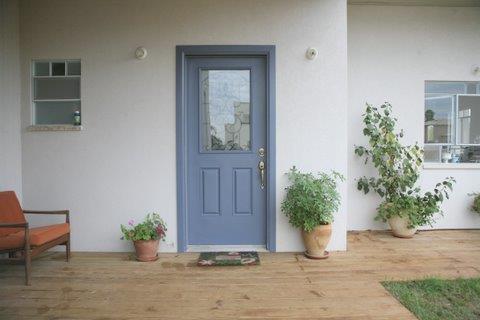 דלת כניסה, בית פרטי, ניצני עוז - רונית תירוש-אדריכלות ועיצוב פנים