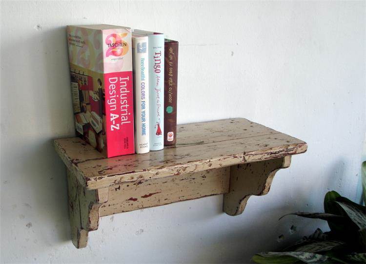 מדף ספרים בסגנון כפרי בעיצוב רועי קליין - מעצבע