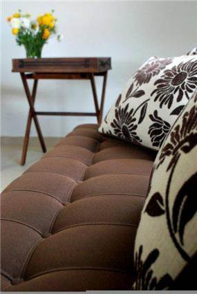 ספה בעיצוב מיוחד של מפרדיית וויסאם