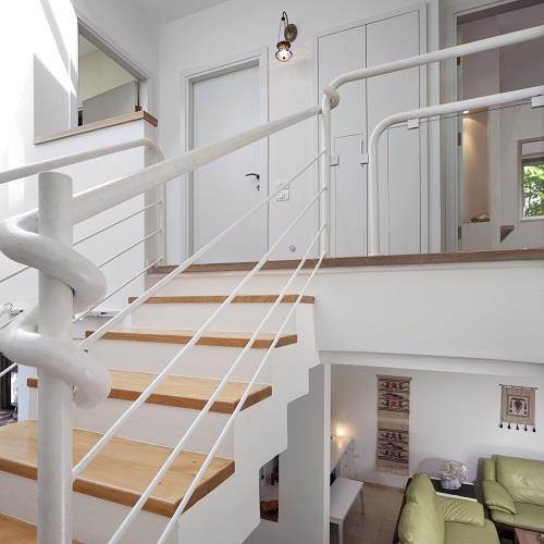 עיצוב בית מודרני  ברמת החייל - מבט לגרם המדרגות 