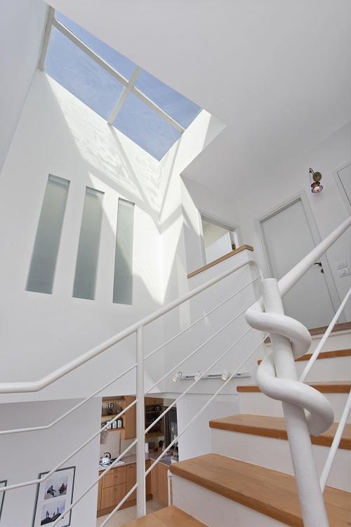עיצוב בית מודרני ברמת החייל - מבט נוסף לגרם המדרגות 