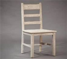 כסא עץ כפרי