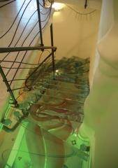 מדרגות זכוכית מעוצבות