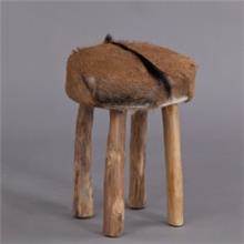 שרפרף פרווה מבית וסטו VASTU - גלריית רהיטים מעץ מלא 