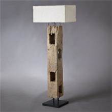 מנורה עומדת מבית וסטו VASTU - גלריית רהיטים מעץ מלא 