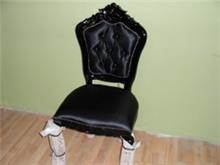כיסא שחור