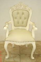 כיסא בעיצוב מלכותי