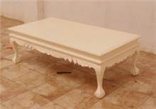 שולחן לבן לסלון