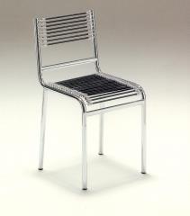 כסא בעיצוב פסים