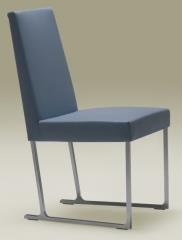 כסא עם ריפוד כחול
