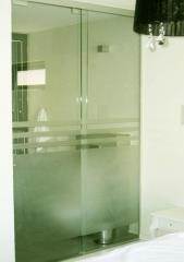 דלת זכוכית לחדר האמבטיה