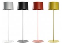 מנורה עומדת במגוון צבעים מבית לוגו תאורה