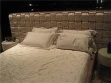 מיטה זוגית מעוצבת מבית זהבי גלרייה לעיצוב