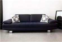 ספה שחורה מבית מחסני הנמל יפו