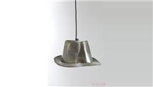 מנורה בעיצוב כובע
