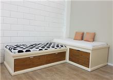 2 מיטות במה בגודל מיטת מעבר