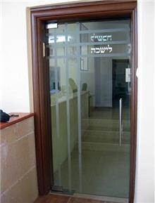 דלת זכוכית למשרד