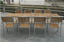 שולחן עץ נפתח לגינה מבית לה גן - ריהוט גינה וגן