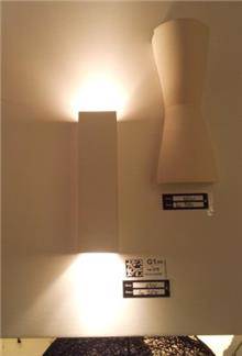 מנורת מאורכת לקיר
