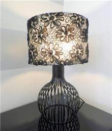 מנורת שולחן בעיצוב יחודי