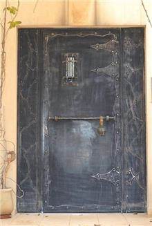 דלת טירה בלגית מבית רוםסן - אומנות הפרופיל הבלגי
