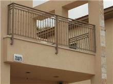 מעקה מעוצב למרפסת