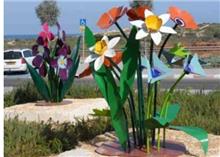 פסלי חוץ פרחים צבעוניים מבית ראובן גפני - Reuven Gafni