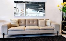 ספה דגם ארמני בצבע מוקה מבית רקפת ספיר-רשת חנויות לעיצוב הבית