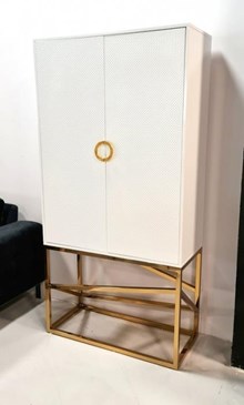 ויטרינה דגם ניקולט לבן זהב מבית רקפת ספיר-רשת חנויות לעיצוב הבית