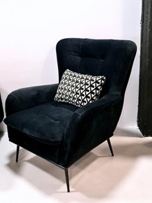 כורסא דגם ארמני בצבע שחור מבית רקפת ספיר-רשת חנויות לעיצוב הבית