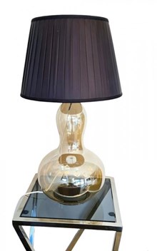 מנורה שולחנית דגם לארה אהיל שחור מבית רקפת ספיר-רשת חנויות לעיצוב הבית