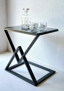 שולחן צד דגם טריקסי בסיס מתכת שחור מבית רקפת ספיר-רשת חנויות לעיצוב הבית