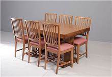 שולחן אוכל בעיצוב עדין מבית אפריל תעשיות רהיטים
