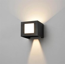 מנורת קיר דגם אריקה מבית אופק תאורה חוץ ופנים