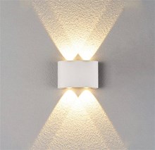 מנורת קיר דגם רובי s מבית אופק תאורה חוץ ופנים