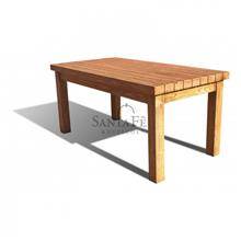 שולחן עץ בנוי