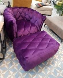 כורסא סגולה בעיצוב מודרני מבית תורגמן גאלרי 