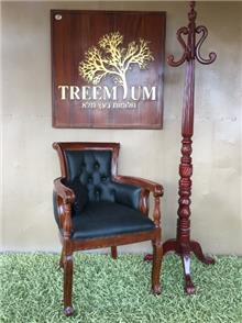 כורסא קלאסית דמוי עור מבית Treemium - חלומות בעץ מלא